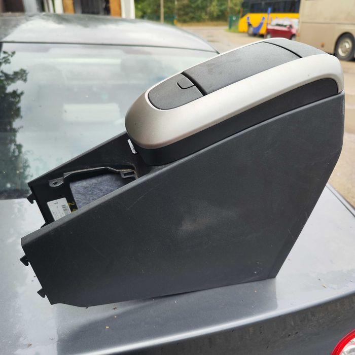Toyota Auris I Podłokietnik