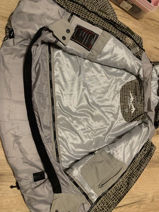 Шикарна лижна куртка