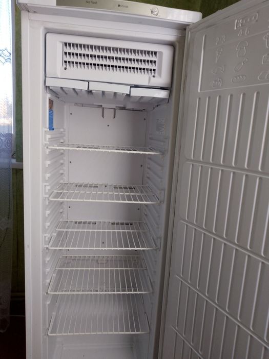 Продам морозильну камеру INDESIT
