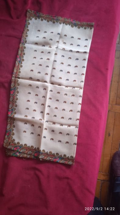 Продам новие шерстяние платки.