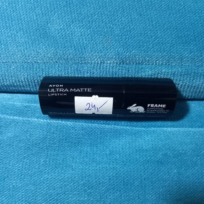 Avon Ultra Matte szminka Majestic Purple