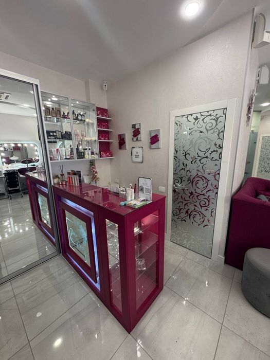 Салон краси на Французському бульварі з обладнанням.