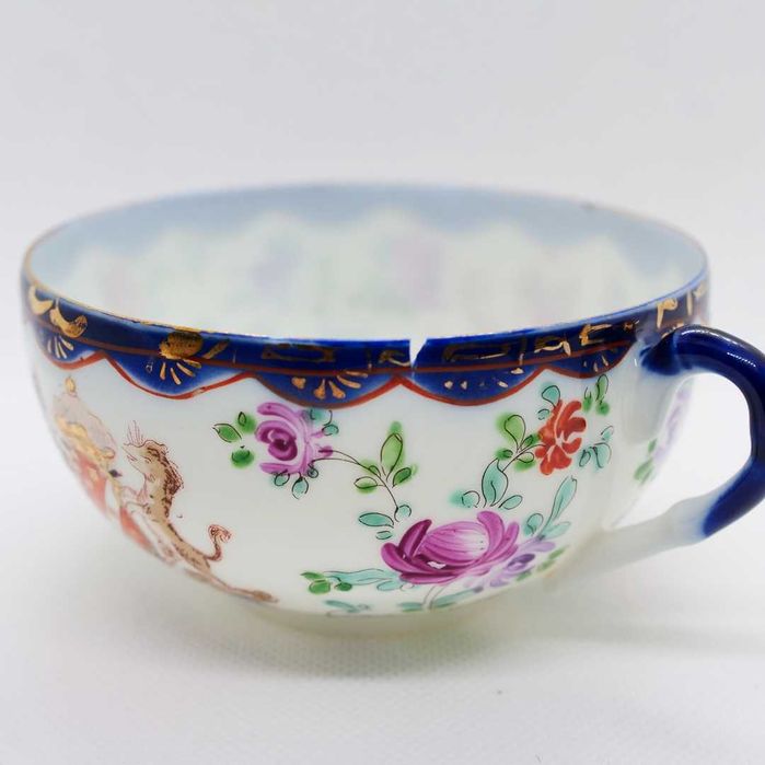 Chávena de chá com pires em porcelana