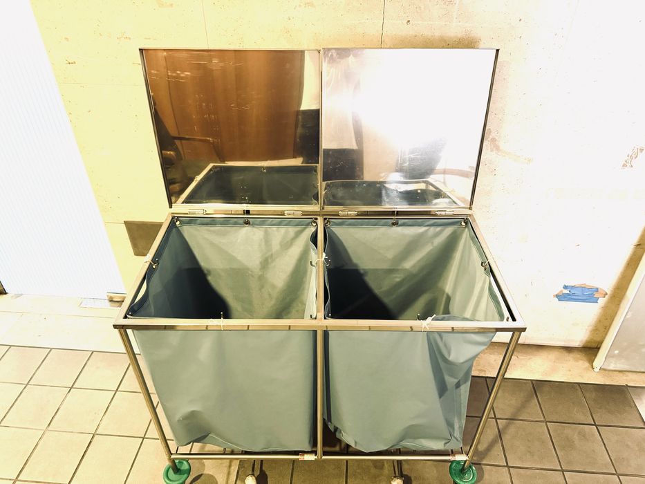 Carrinho roupa suja duplo com tampa em Inox (novo)