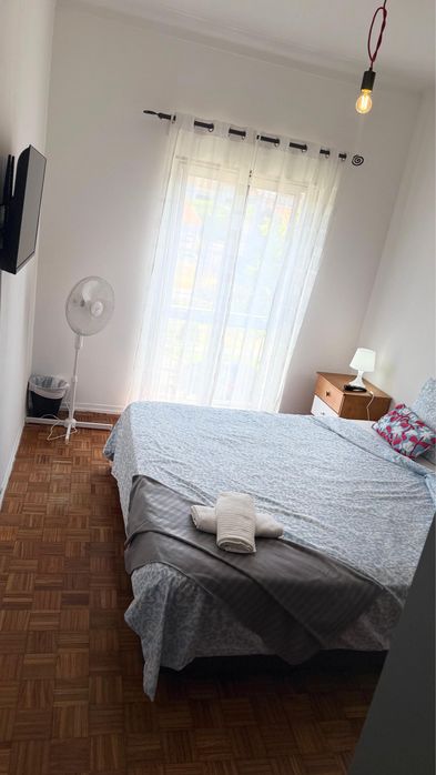 Quarto para casal margem em montijo.