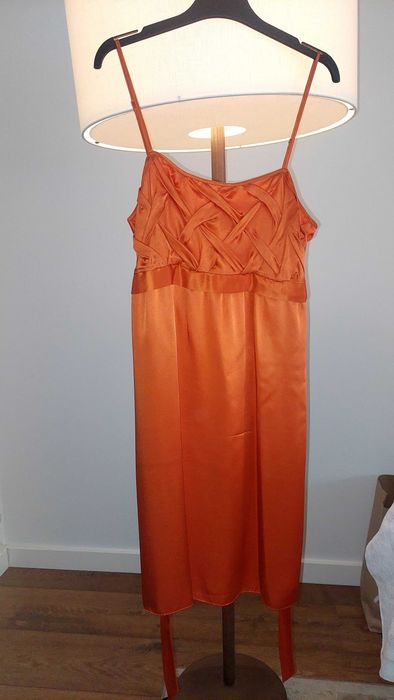 5 vestidos (incluindo 1 Guess by Marciano e 1 Adolfo Dominguez) por 35€