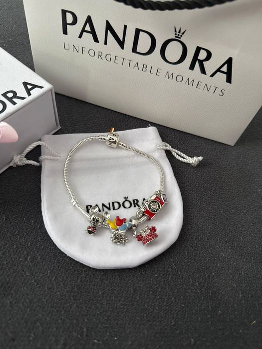 Pulseiras Pandorq varios berloques.