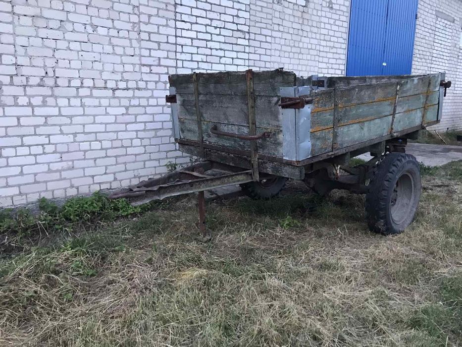 Прицеп тракторний одно- очний.