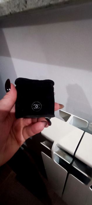 Cień do powiek Chanel welurowe etui drobinki szary