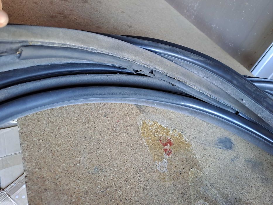 Уплотнитель проёма двери BMW E34