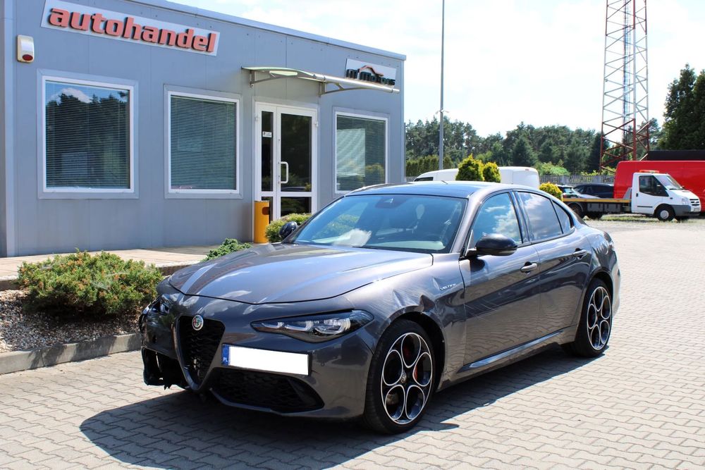 Alfa Romeo Giulia 2.0Turbo Veloce Q4  SalonPL Harman keyless Panorama FV 23%