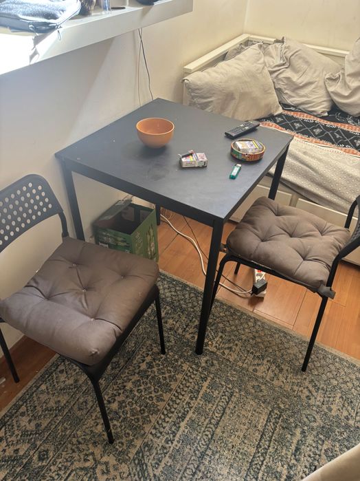 Ikea mesa e 2 cadeiras
