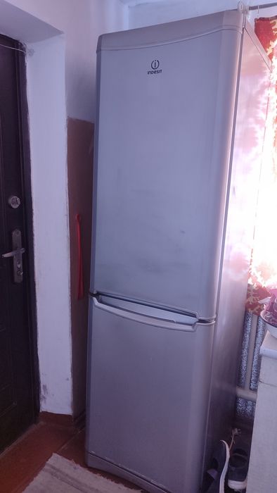 Холодильник Indesit