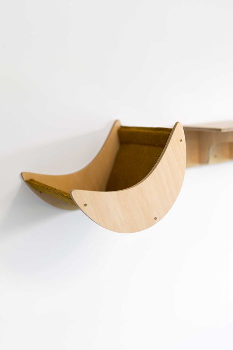 Drewniany leżak dla kota na ścianę, drapak, legowisko