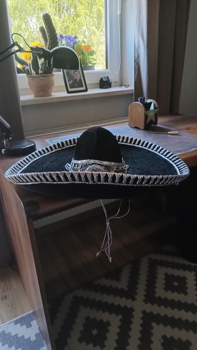 Kapelusz z Meksyku. Sombrero duży czarny
