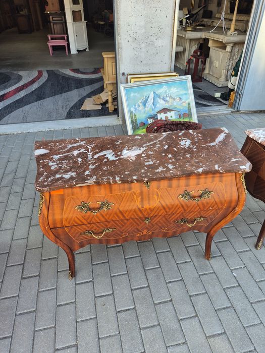 Komoda brzuchatka z marmurowym blatem