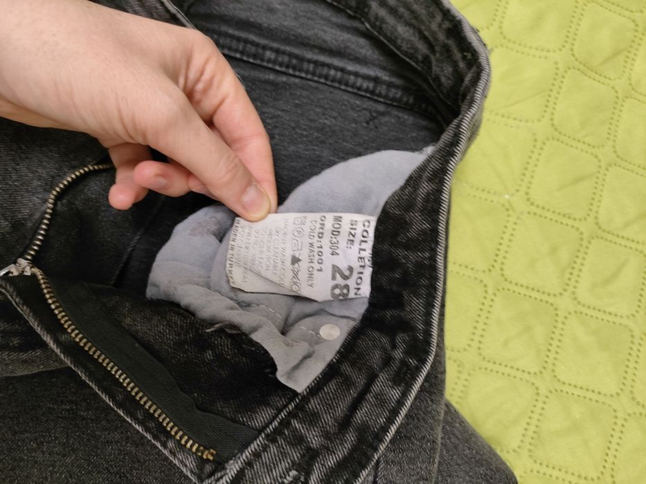 Джинсы серого цвета