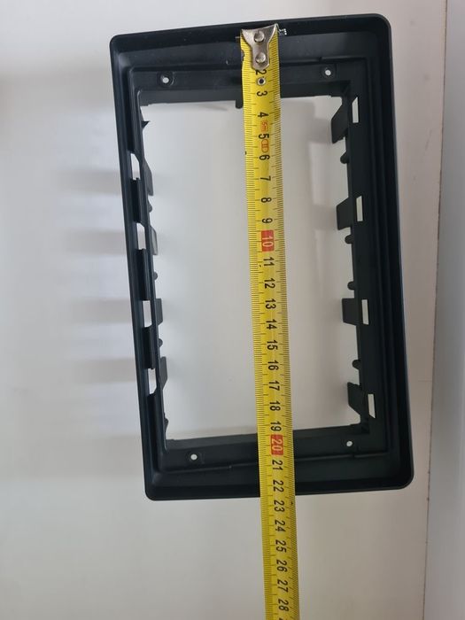 Періхідна рамка під автомагнітолу