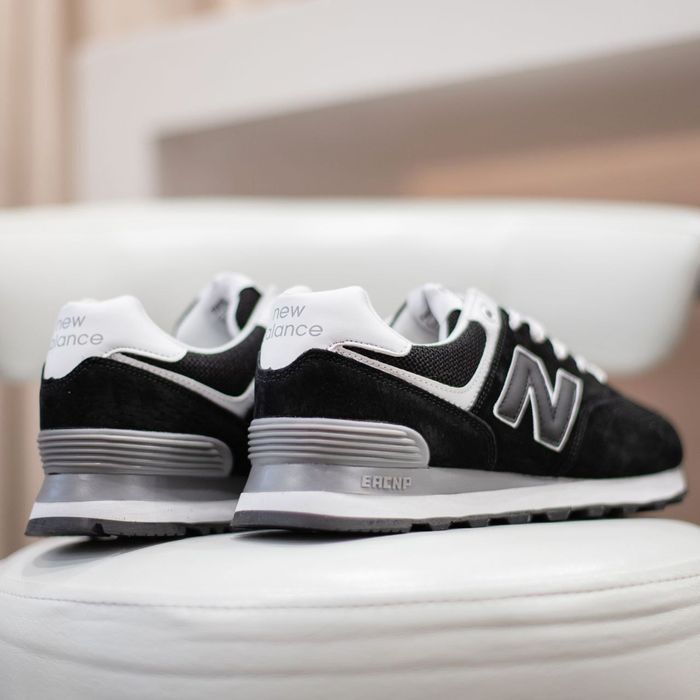 Чоловічі кросівки New balance 574 чорні з білим 37-46