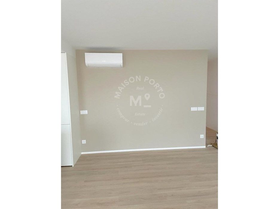 Apartamento T3 com Suite, Varanda com churrasqueira e Box de Garage...
