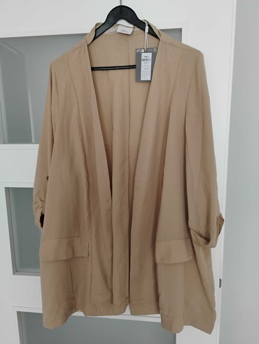 krótki płaszcz narzuta ONLY Carmakoma CARJACKIE