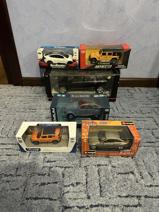 Машинки модельки 1/18 моделі 1/32 minichamps