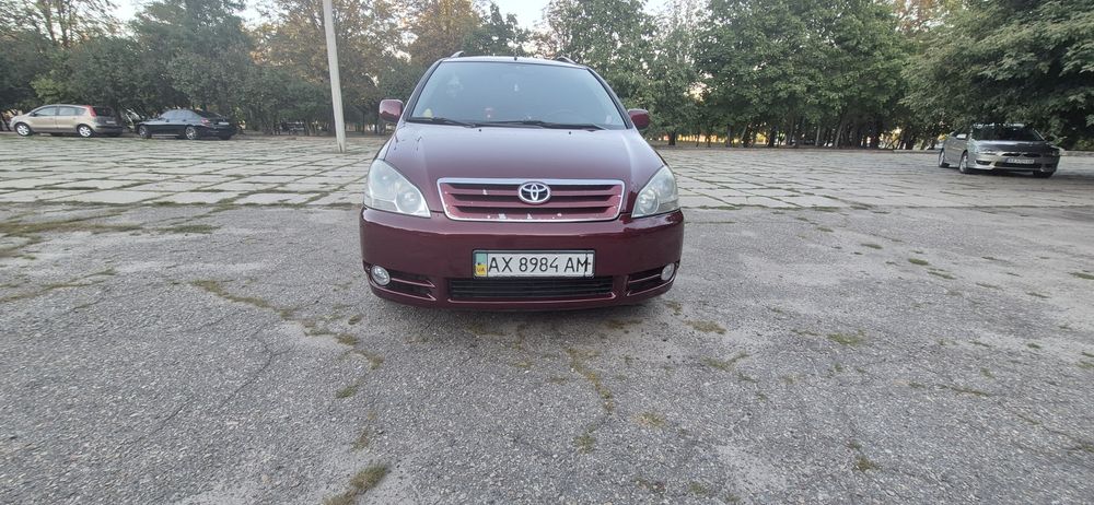 Тойота авенсіс версо