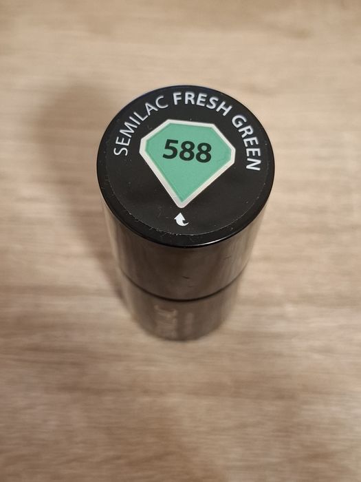 Nowy lakier hybrydowy semilac fresh green 588 manicure pedicure