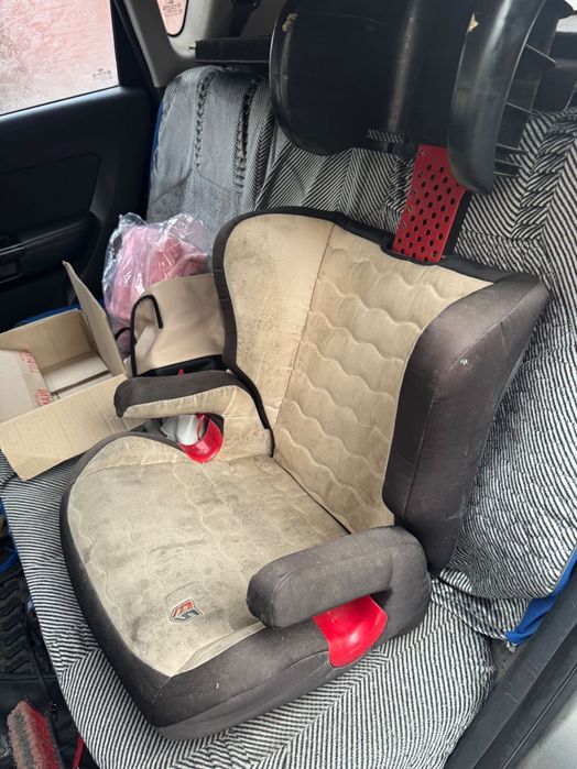 Дитяче автокрісло / бустер зі спинкою, 15–36 кг