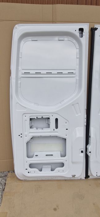 Porta tras Mercedes Sprinter (W907, 910). L2H1. 2018/2025.