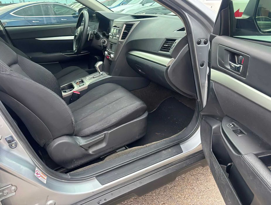 Subaru Outback 2.5i Limited      2013