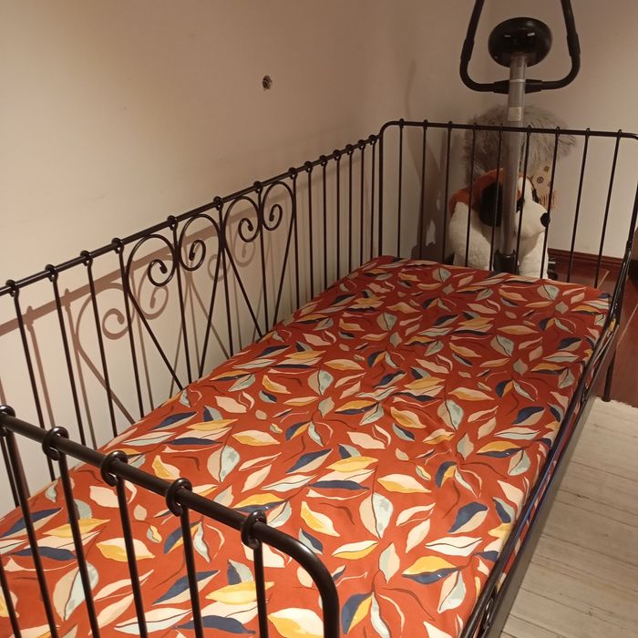 Cama de solteiro em ferro + colchão