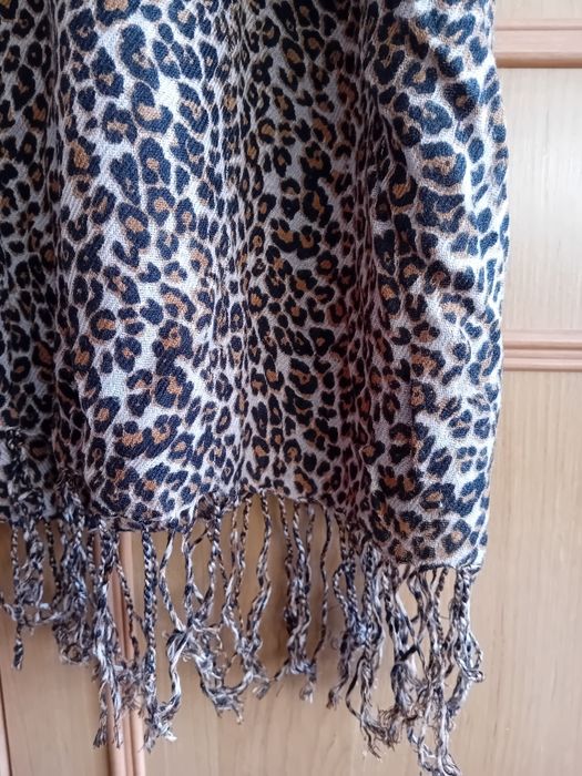 Trzy szaliki chusty damskie