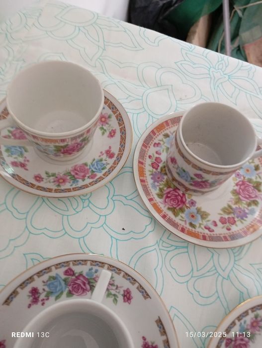 Conjunto de sete chávenas de café antigas