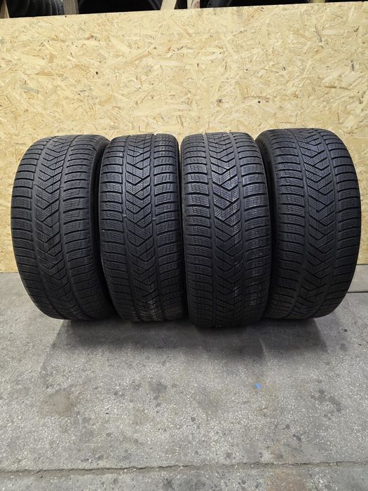 Komplet opon zimowych Pirelli Scorpion Winter 265/40 R22 106v m+s