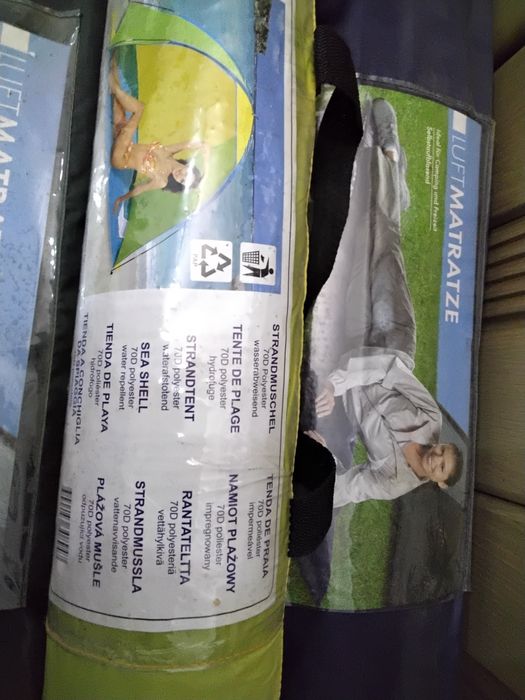 2 sacos cama mais dois colchões e tenda de praia um pessoa  novo