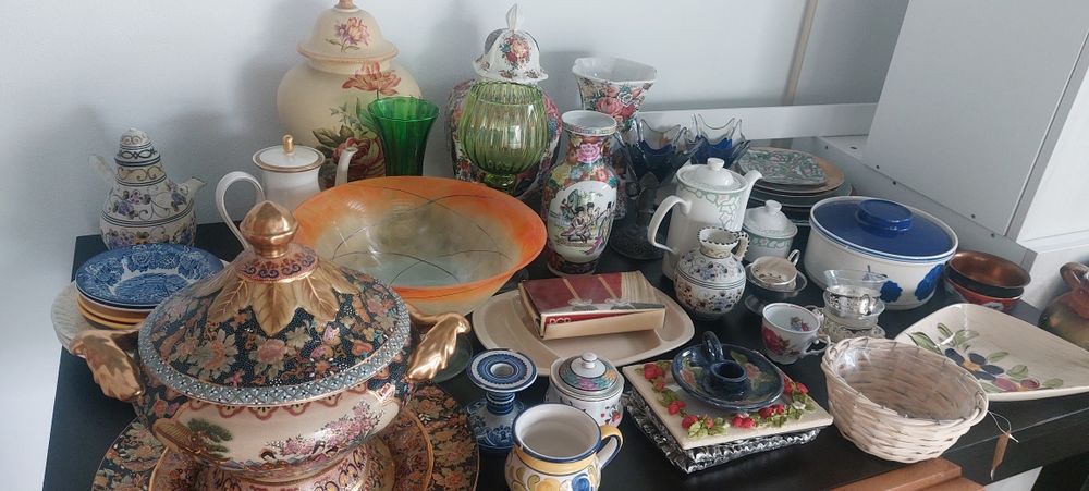 Various Ceramic Tableware Items468230539545169920