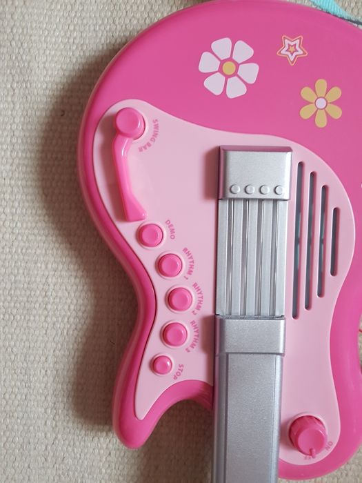 MotherCare grająca gitara
