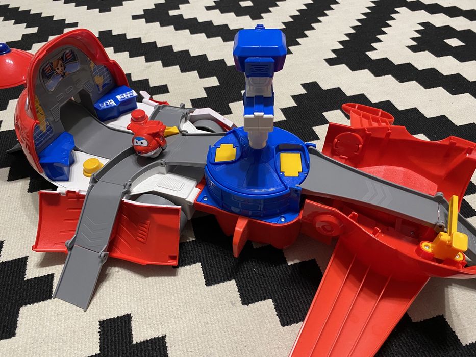 Super Wings, Jett, samolot-baza,pojazd transformujący