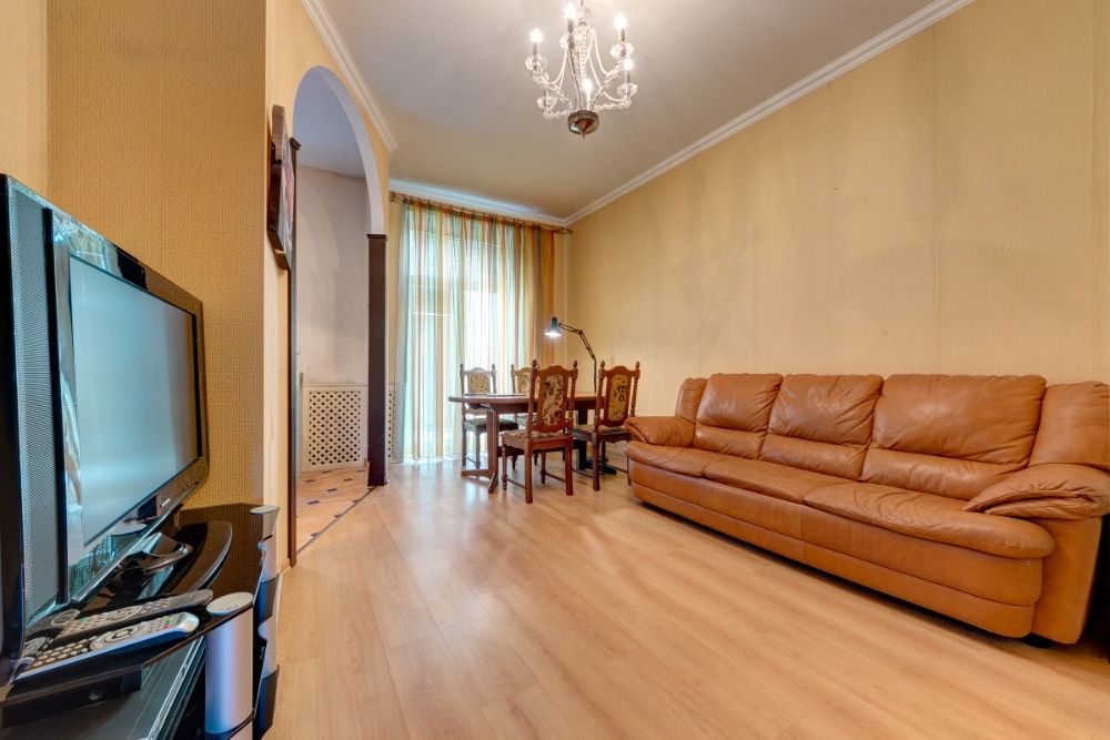 Просторная трехкомнатная квартира на бульваре Тараса Шевченка, д.58