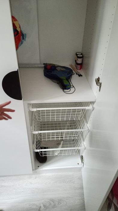 Cama de solteiro com arrumação