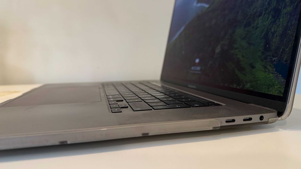 Macbook Pro 16" 2019, 2,6GHZ Intel Core i7 6-Core, 16GB, 512 SSD, excelente estado! Cinzento espacial, único dono, muito bem cuidado!