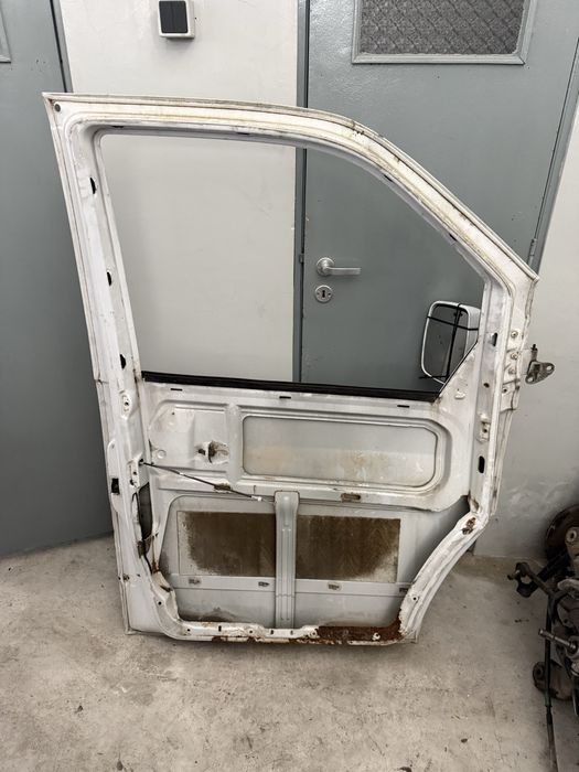 Porta Dianteira Esquerda Mercedes Vito W638 (Com Espelho)