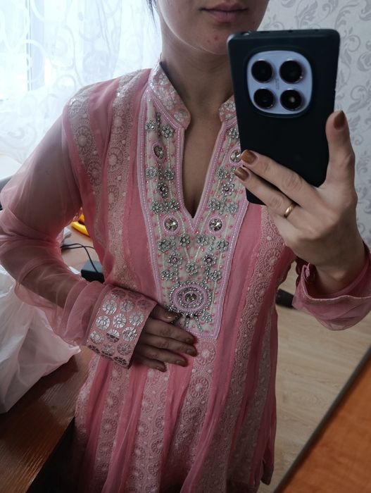 Нарядное женское платье