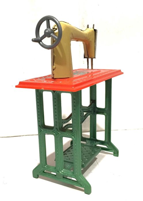 Máquina de costura  antiga da PEPE -  Estado de nova