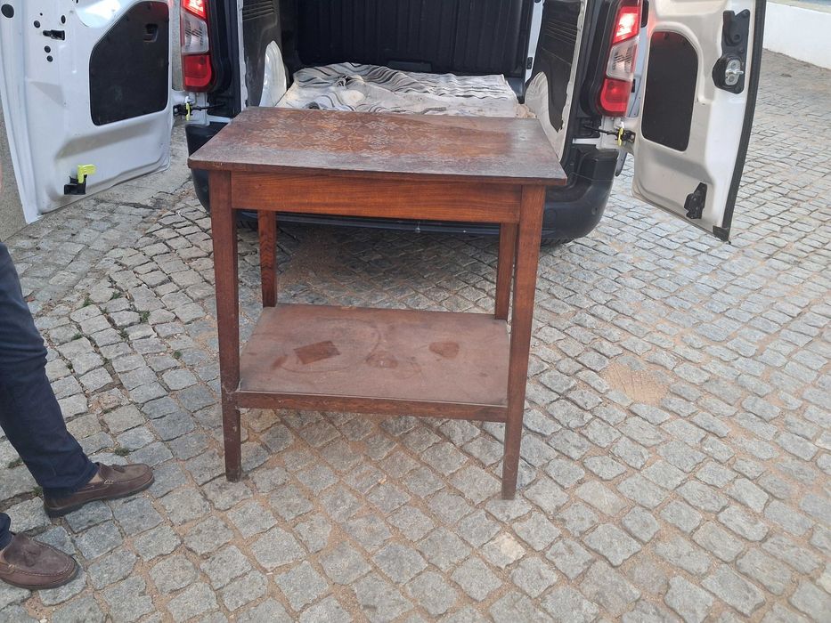 Mesa de apoio em madrira de castanho