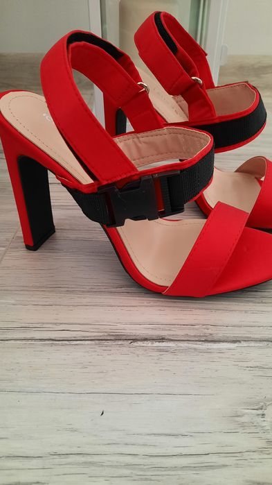 Sandałki rozmiar 37