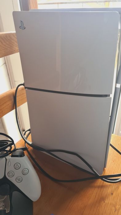 PS5 Slim 1TB + comando + jogo – Excelente estado