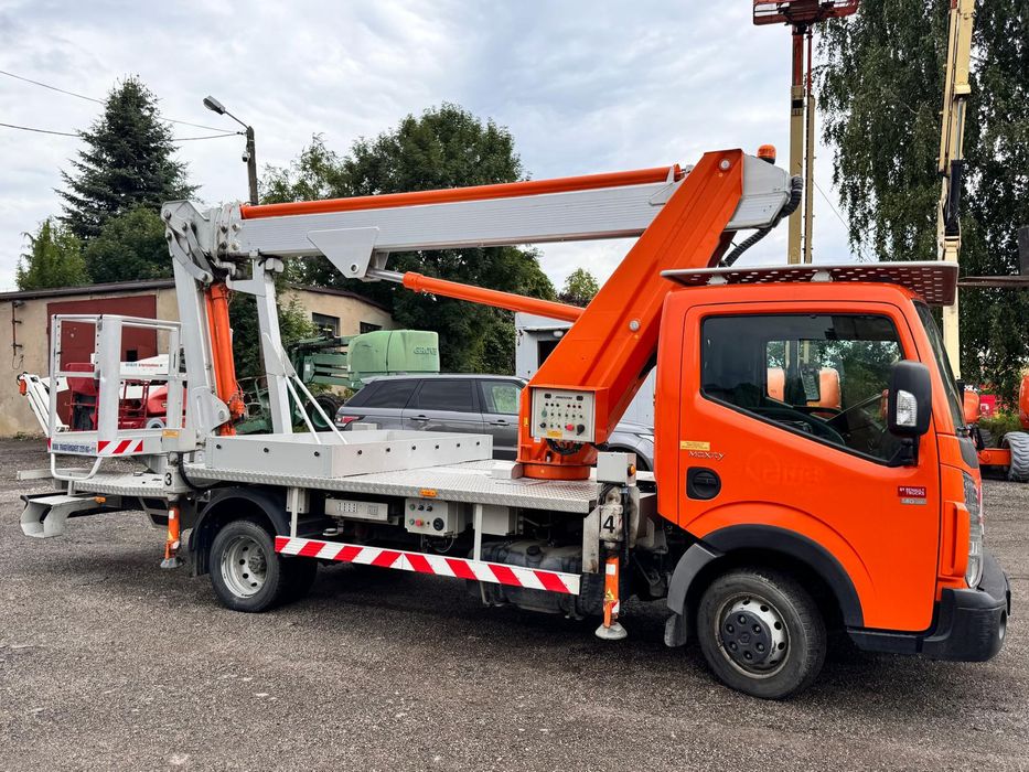 Wynajem podnośnika koszowego zwyżka usługi podnośnikiem