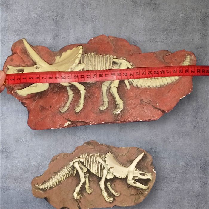 Figurki gipsowe dinozaury